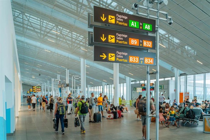 Archivo - Aeropuerto Tenerife Sur