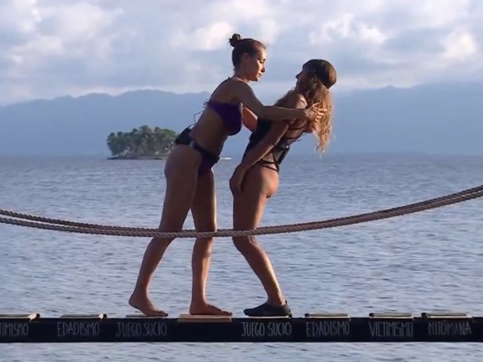 Adara Molinero y Sonia Monroy se han enfrentado en el Puente de la Discordia