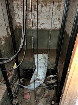 Ascensor dañado en la dana.