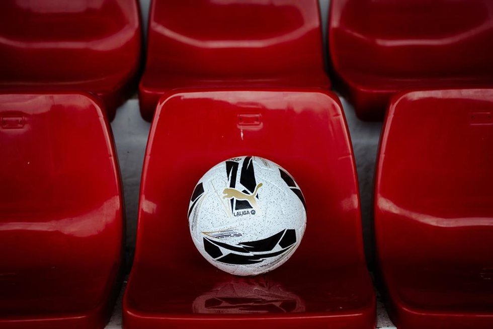 LaLiga y Puma presentan 'ONE GAME. ALL EYES.', el primer balón con diseño exclusivo para el Clásico.