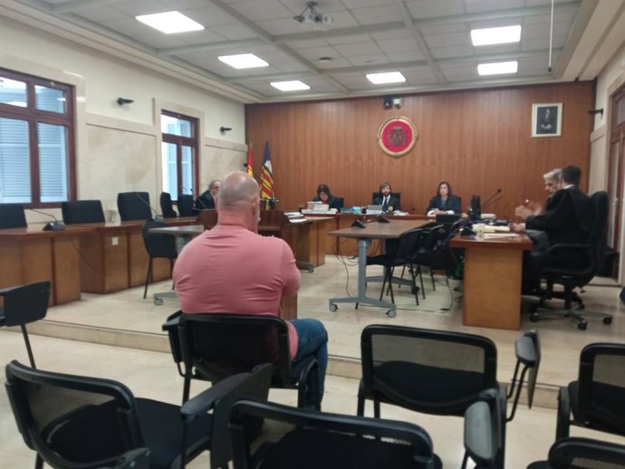 El ahora condenado, al inicio del juicio en el que se ha materializado la conformidad.