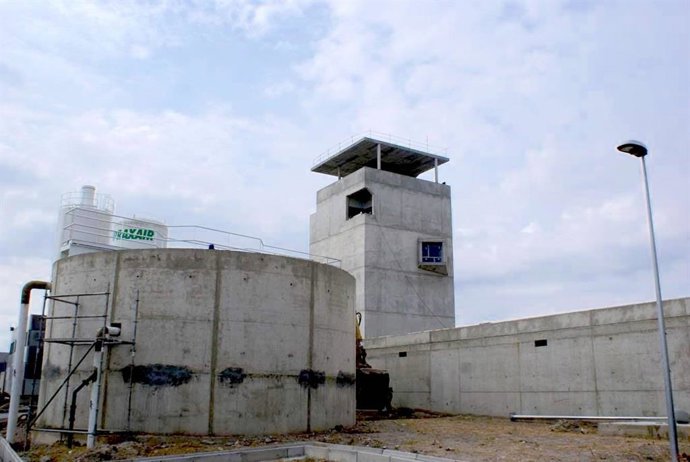 Archivo - La planta desaladora de Villaricos, en Cuevas del Almanzora (Almería), inutilizada desde 2012.