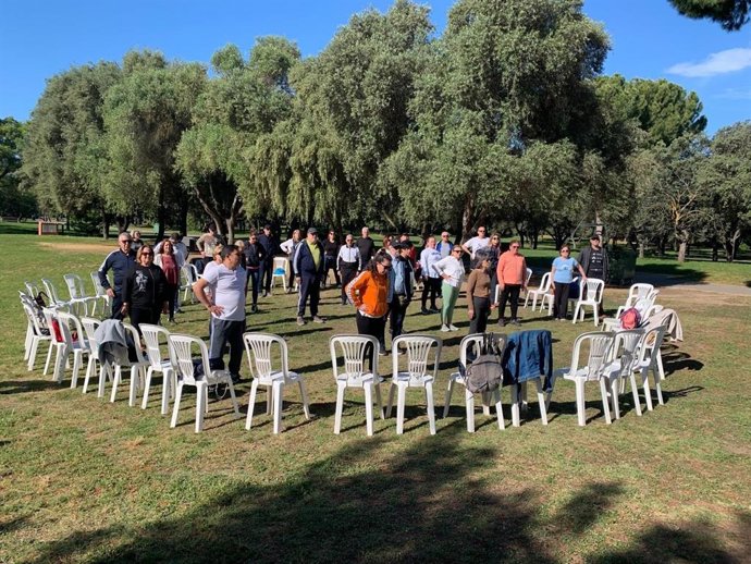 Pacientes coronarios en una ruta saludable en el Parque del Alamillo, Sevilla.