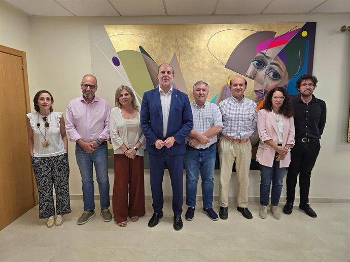 Reunión del rector con investigadores para abordar las plantas de gas y biometano