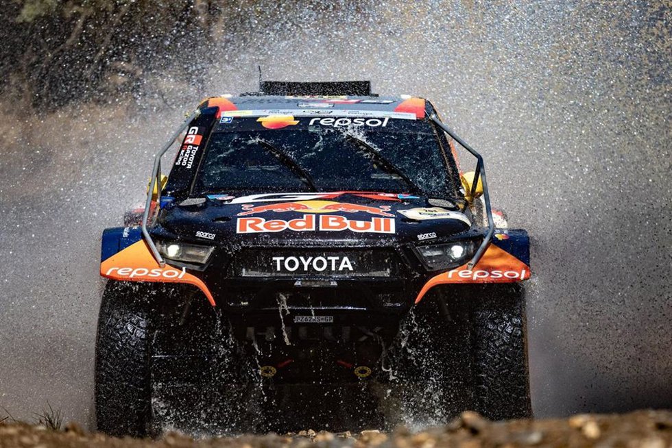 El piloto brasileño Lucas Moraes y su copiloto Armand Monleón, en el Rally Raid de Portugal 2025.
