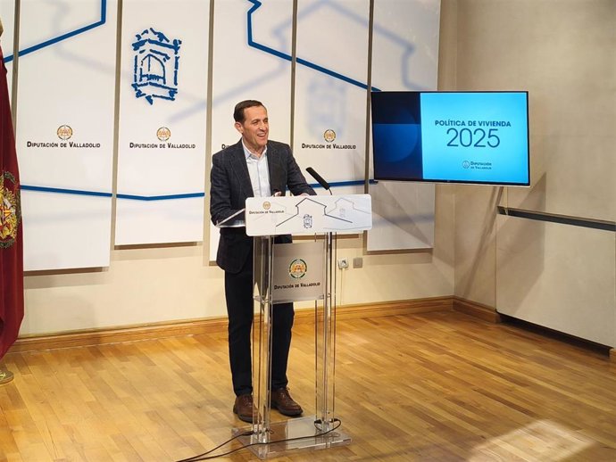 El presidente de la Diputación de Valladolid, Conrado Íscar, presenta el Plan de Vivienda de la Diputación.