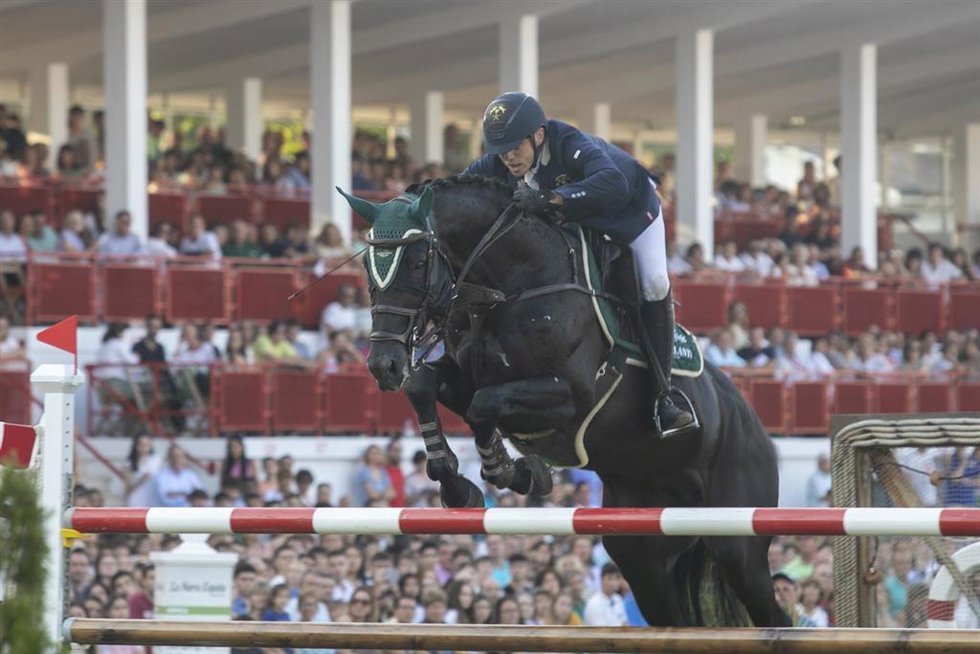 Archivo - El jinete Abdullah Alsharbatly compite en la disciplina de saltos en el hipódromo de Las Mestas, a 28 de agosto de 2022, en Gijón, Asturias, (España). 