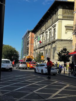 Bomberos de Madrid sofocan un incendio en un semisótano de la calle Factor