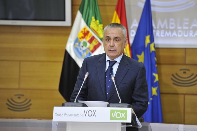 El presidente del Grupo Parlamentario Vox, Angel Pelayo Gordillo, en rueda de prensa