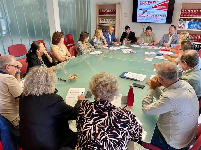 Encuentro entre PSOE, UGT y CCOO sobre la gestión de la dependencia por la Junta