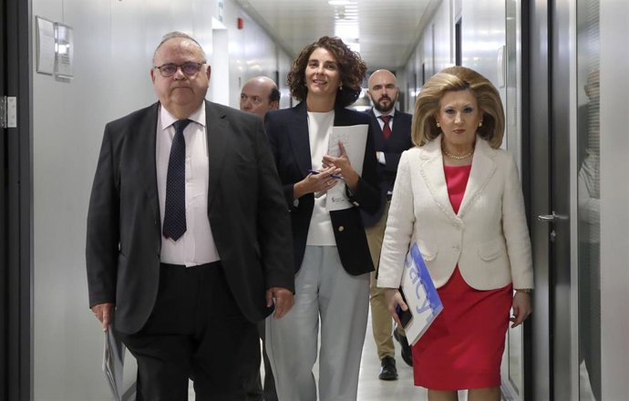 Alejandro Vázquez (i), Cristina Granda y Violeta Martínez.