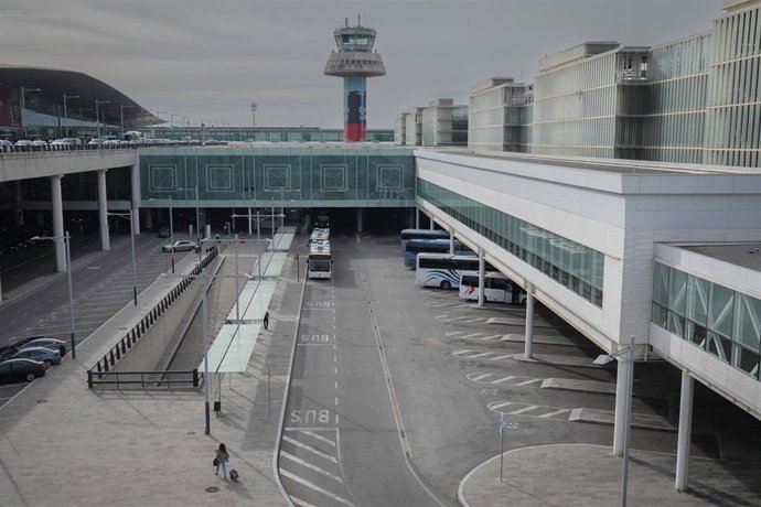Espacio en el que se ubicarán los viales tras las obras para avanzar la fachada de la T1 del aeropuerto de Barcelona-El Prat.