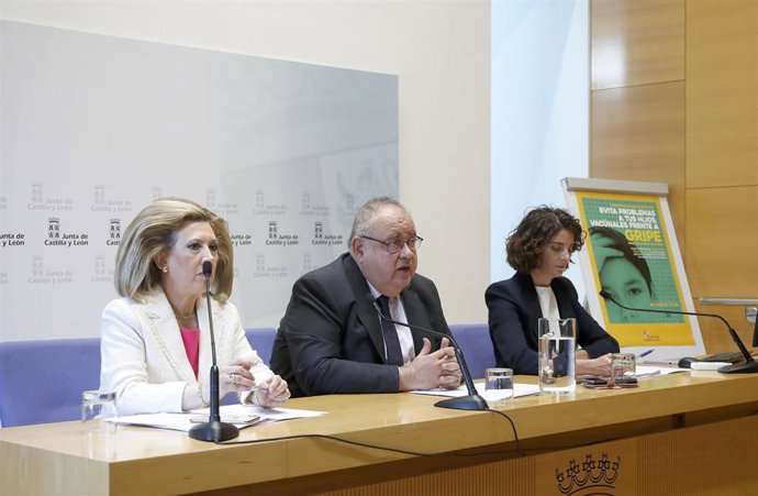De izquierda a derecha: Violeta Martínez, Alejandro Vázquez y Cristina Granda, en la presentación de la campaña frente a los virus respiratorios.