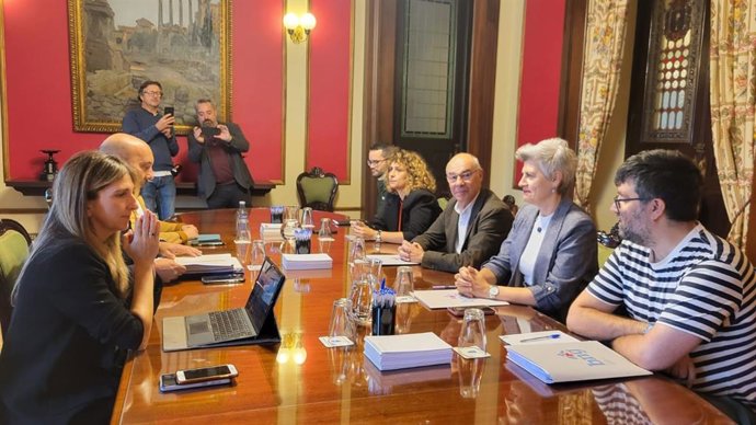El Gobierno local y el BNG de A Coruña se reúnen para negociar los presupuestos de 2026