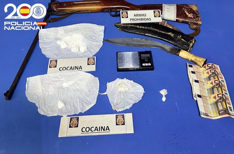 Droga y objetos incautados en Burgos.