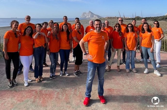 Archivo - El alcalde de La Línea con la candidatura a las elecciones de 2023.