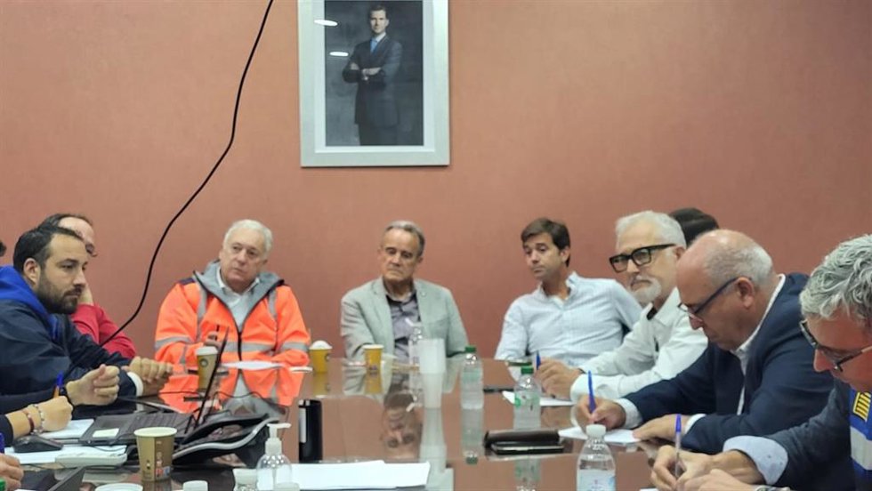 El presidente de la DPZ, Juan Antonio Sánchez Quero, junto al consejero de Fomento, Octavio López, y alcaldes y representantes de las  localidades de Cuarte de Huerva, María de Huerva y Cadrete que han resultado seriamente afectadas por las tormentas
