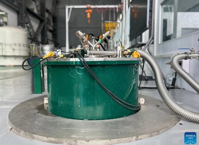 Esta fotografía tomada el 28 de septiembre de 2025 muestra el imán superconductor desarrollado por el Instituto de Física del Plasma de la Academia de Ciencias de China (ASIPP) en Hefei, provincia de Anhui, al este de China.