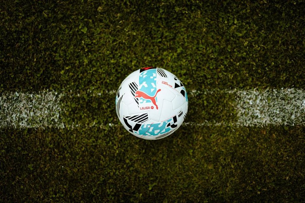 Archivo - Ilustración del balón de LaLiga y Puma para la temporada 2025-2026.