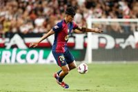 Marc Bernal firma su nuevo contrato con el Barça hasta 2029