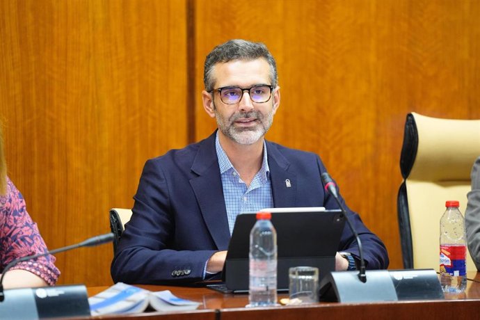 El consejero de Agricultura de la Junta de Andalucía, Ramón Fernández-Pacheco, en la comisión parlamentaria del 29 de septiembre de 2025.