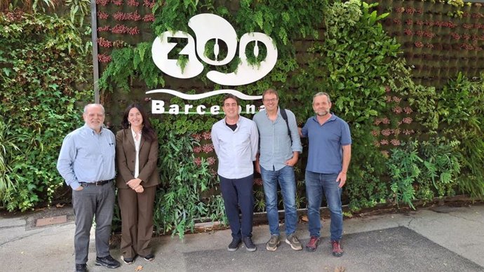 Asistentes a la reunión en el zoo de Barcelona