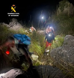 Una imagen del rescate en plena noche.