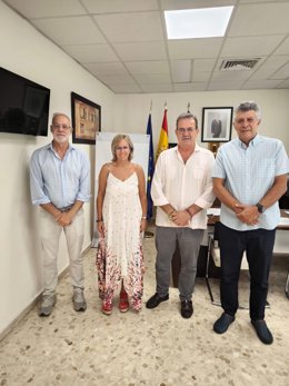 De izquierda a derecha: Ramón Pelayo, inspector provincial; Arantxa Ordóñez, secretaria de la asociación Dcero HSA; Manuel Molina, delegado de Salud de la Junta, y Henri Chapond, presidente de la asociación, durante la presentación del congreso.