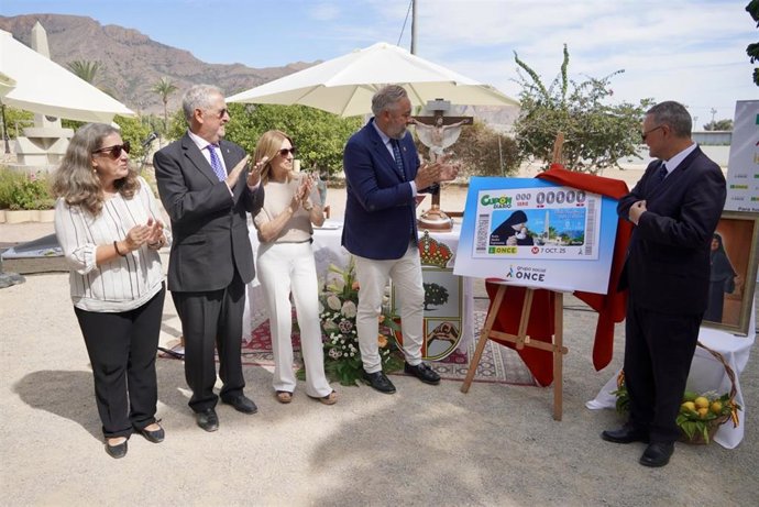 Presentación del cupón de la ONCE de Madre Esperanza