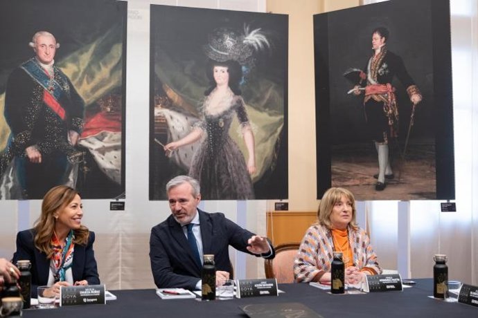 La alcaldesa de Zaragoza, Natalia Chueca; el presidente del Gobierno de Aragón, Jorge Azcón; y la consejera de Educación, Cultura y Deporte, Tomasa Hernández.