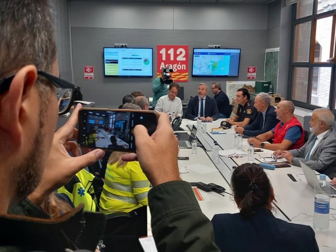 El presidente del Gobierno de Aragón, Jorge Azcón, preside la reunión del CECOPI.