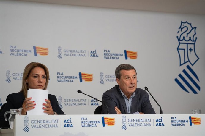 La portavoz y vicepresidenta, Susana Camarero, y el conseller de Sanitat, Marciano Gómez, durante la rueda de prensa del pleno del Consell