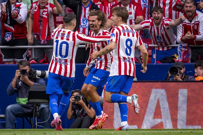 27 September 2025, Spain, Madrid: Atletico de Madrid's Antoine Griezmann celebrates scoring his side's fifth goal during the Spanish Primera Division soccer match between Atletico de Madrid and Real Madrid at Estadio Riyadh Air Metropolitano. Photo: Alber