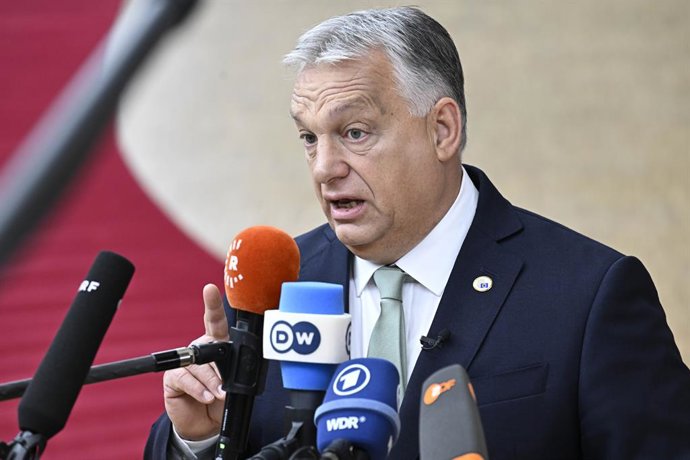 Archivo - June 26, 2025: Viktor Orbán, Prime Minister of Hungary speaks to the media on arrival at the EU leadersâ€ summit in Brussels, Belgium, 26.06.2025. Leaders meet to address defense spending, energy transition, the Middle East crisis, and a green p