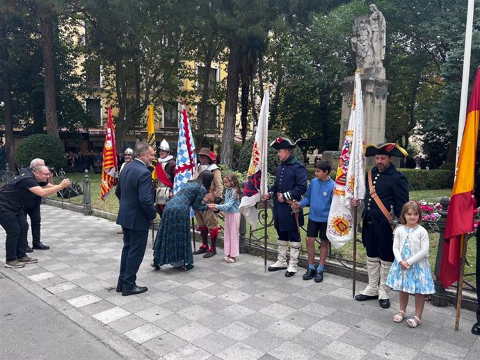 Acto de izado de bandera en Cuenca.
