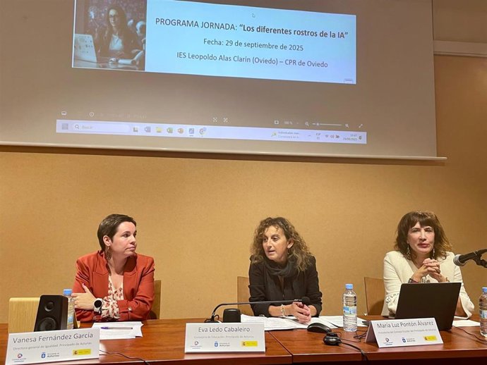 La consejera de Educación, Eva Ledo (en el centro) junto a la directora general de Igualdad, Vanesa Fernández, y la presidenta del Consejo Escolar del Principado, María Luz Pontón.