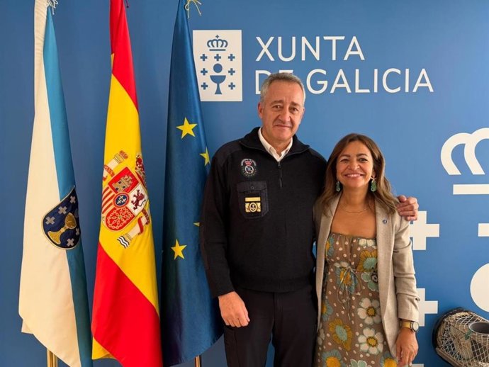 Juan Carlos Codesido, nuevo responsable de Gardacostas, con la conselleira do Mar, Marta Villaverde