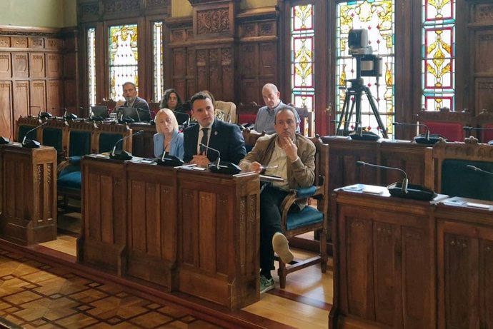 El consejero de Hacienda, Guillermo Peláez, durante su comparecencia en la Junta General.