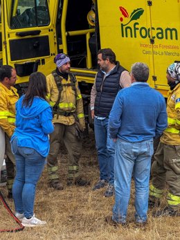 El presidente del PP, Paco Núñez, en el incendio de Peñalba de la Sierra.
