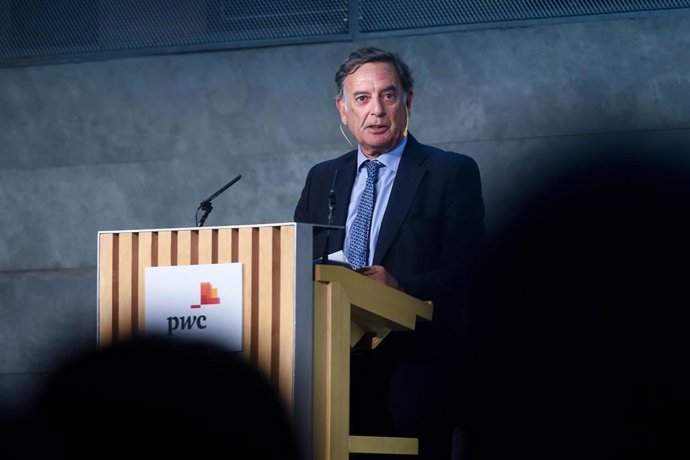 Archivo - El presidente de la Fundación PwC, Santiago Barrenechea, durante la celebración del 20º aniversario de la creación de la fundación de la red de firmas PWC, en el Auditorio Rafael del Pino, a 16 de octubre de 2024, en Madrid (España). 