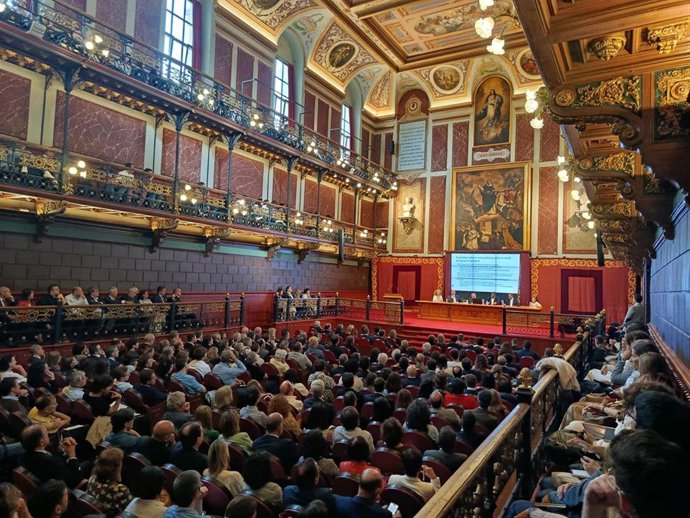 El premio Nobel de Economía Joseph Stiglitz, en la conferencia en la Universidad de Deusto, en Bilbao