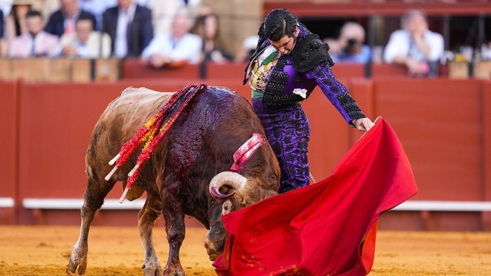 Archivo - Morante de la Puebla en un lance de la corrida.