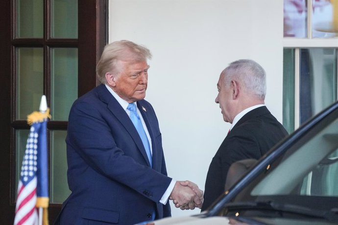 Archivo - Arquivo - Imagem de arquivo do presidente dos EUA, Donald Trump, com o primeiro-ministro israelense, Benjamin Netanyahu.