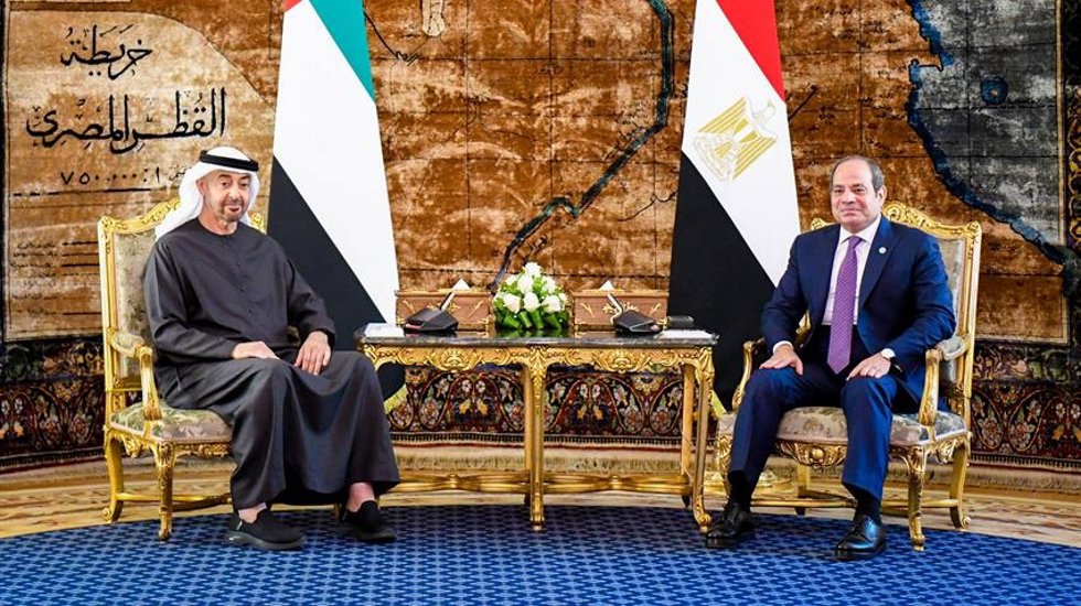 Los presidentes de Egipto, Abdelfatá al Sisi, y el jefe de Estado de Emiratos Árabes Unidos, Mohamed bin Zayed al Nahyan