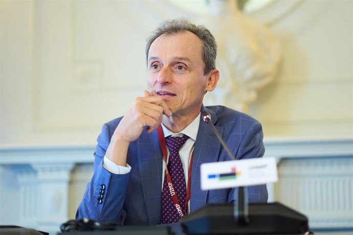 Archivo - El presidente de Hispasat, Pedro Duque, durante la inauguración del curso de verano de la Asociación de Periodistas de Información Económica  sobre 'El rol de las empresas en la nueva economía', a 17 de junio de 2024, en Santander, Cantabria (Es