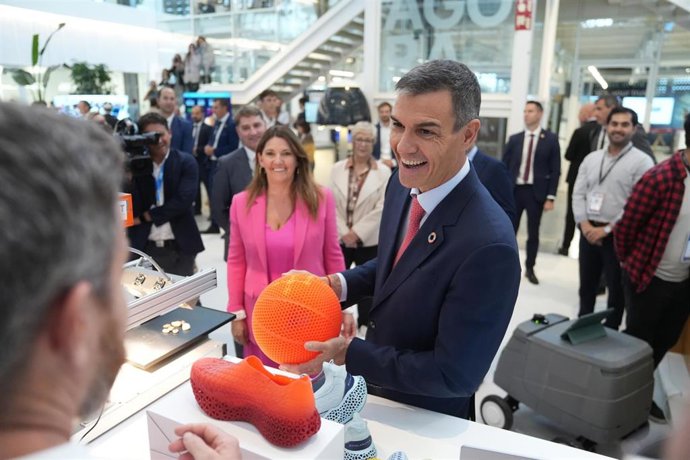 El presidente del Gobierno, Pedro Sánchez, durante una visita al DFactory de la Zona Franca en Barcelona.