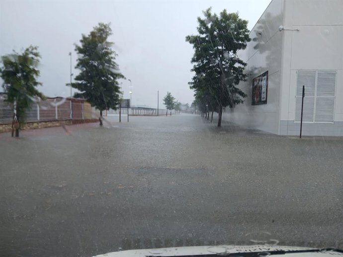 Un carrer d'Alzira en l'episodi de pluges