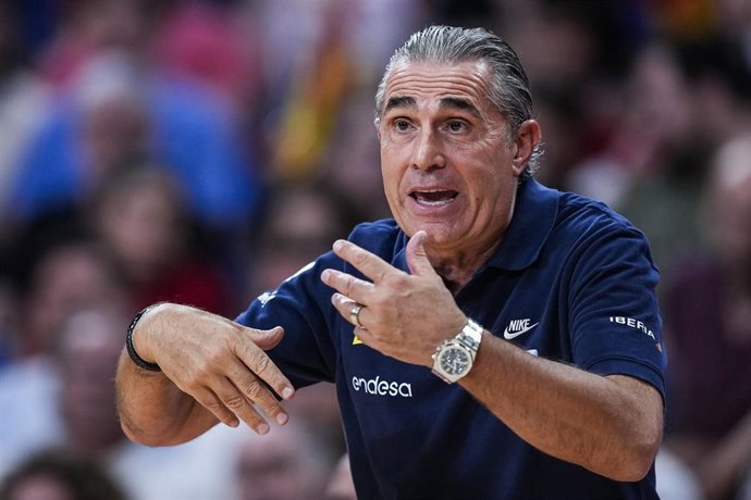 Archivo - El entrenador del Real Madrid, Sergio Scariolo, en su etapa como seleccionador nacional de baloncesto.