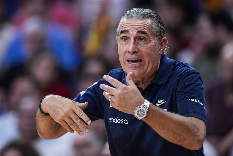 Archivo - El entrenador del Real Madrid, Sergio Scariolo, en su etapa como seleccionador nacional de baloncesto.