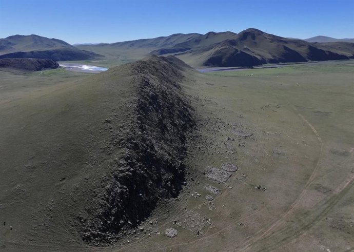 A pesquisa interdisciplinar no cemitério de Maikhan Tolgoi, na Mongólia Central, está fornecendo novas percepções sobre a organização social e a dinâmica populacional durante a Idade do Bronze Tardia (ca.